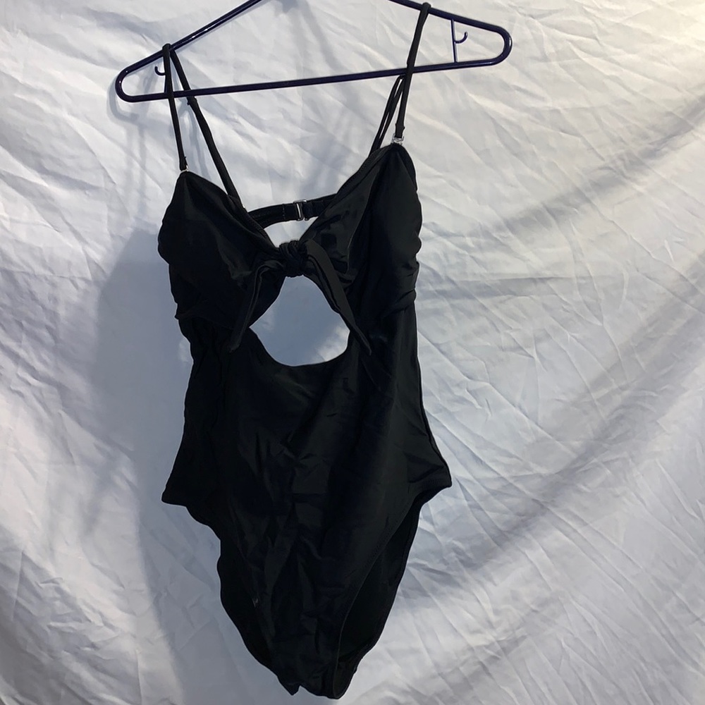 backless strapless swimsuit